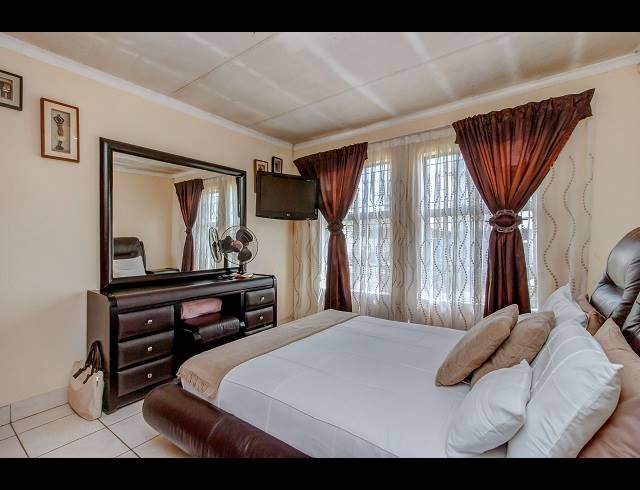 3 BEDROOM FREEHOLD TO LET IN COSMO CITY